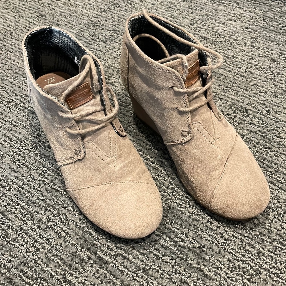 💥2/$9 Toms wedge booties